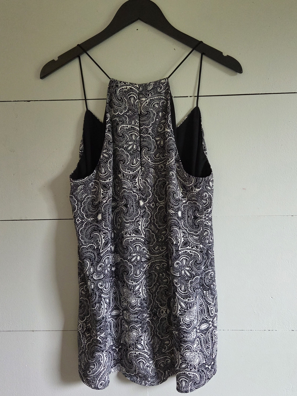 Express Black White Paisley Woven Cami Tank V-Neck Spaghetti Straps XL - Picture 2 of 6